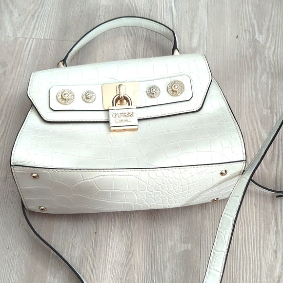 Guess white handbag. Almost like new - Picture 1 of 4